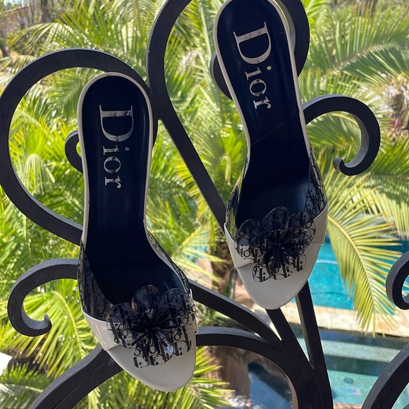 CHRISTIAN DIOR  PATENT LEATHER BEACH TROTTER MULES - Picture 3 of 14